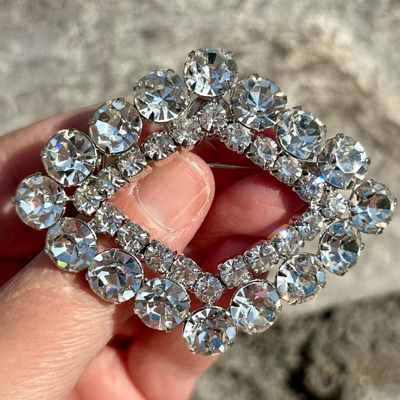 Stunning Icy Rhinestone Crystal Vintage Brooch - Picture 4 of 10